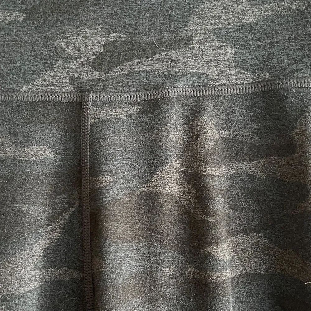 Vuroi Women's Black and Gray Camouflage Leggings in Size L - Picture 3 of 9